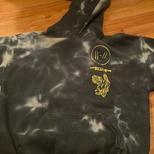 21 pilots hoodie!!